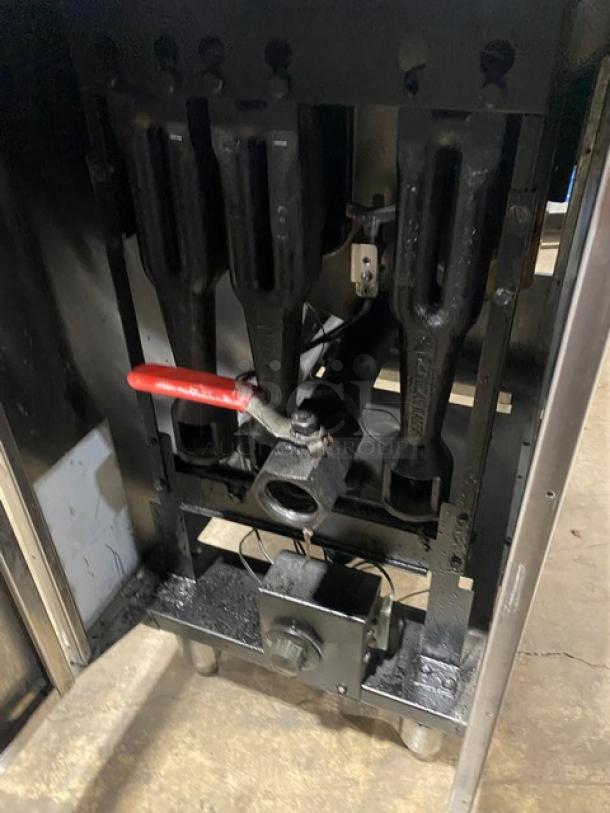 American Range Commercial Stainless Steel Natural Gas Powered Deep Fat Fryer! With Back Splash! With New Frying Baskets! On Legs! - Image 6 of 7