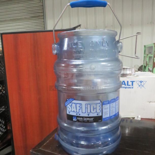 One San Jamar Saf T Ice Bucket. - Image 1 of 1
