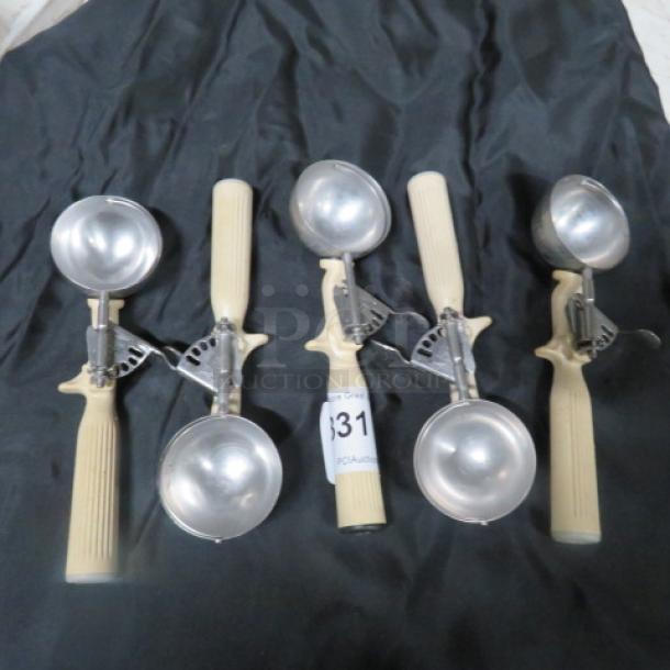 Assorted Vollrath Disher. 5XBID - Image 1 of 1
