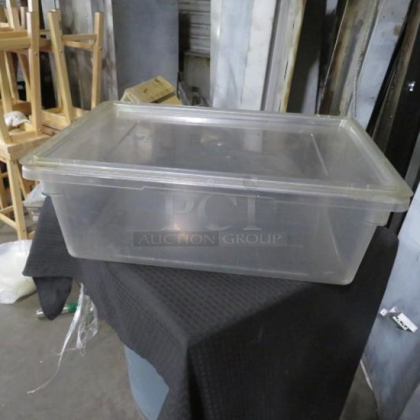 8.75 Gallon Food Storage Container With Lid. 2XBID. #18266CW - Image 1 of 1