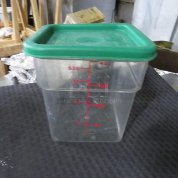 4 Quart Food Storage Container With Lid. 2XBID - Image 1 of 1