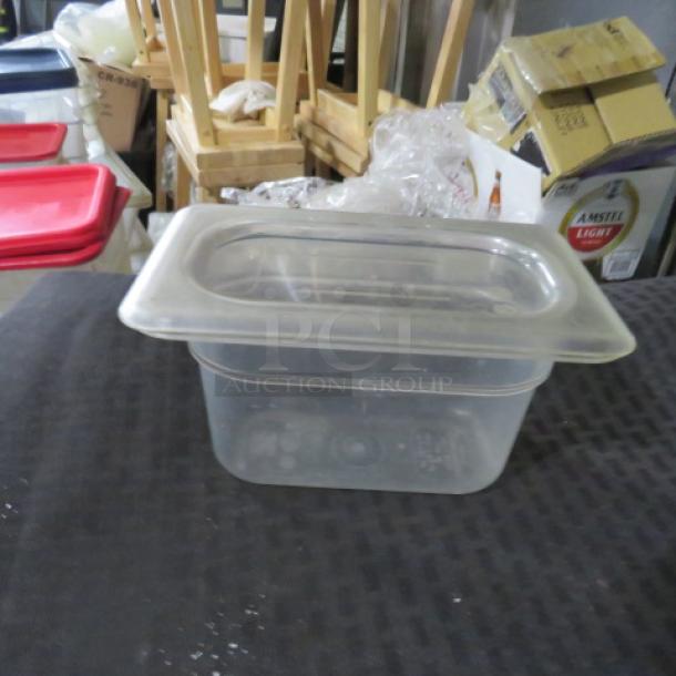 1/9 Size 4 Inch Deep Food Storage Container With Lid. 5XBID - Image 1 of 1