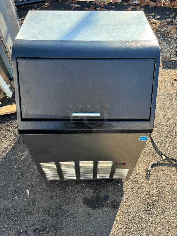 MAXX ICE MI M130 BULLET CUBE -STYLE ICE MAKER W/BIN - Image 2 of 8