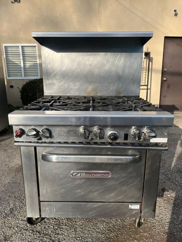 Southbend S36D(NATGAS) 36" 6 Burner Natural Gas Restaurant Range w/ Standard Oven - Image 1 of 6