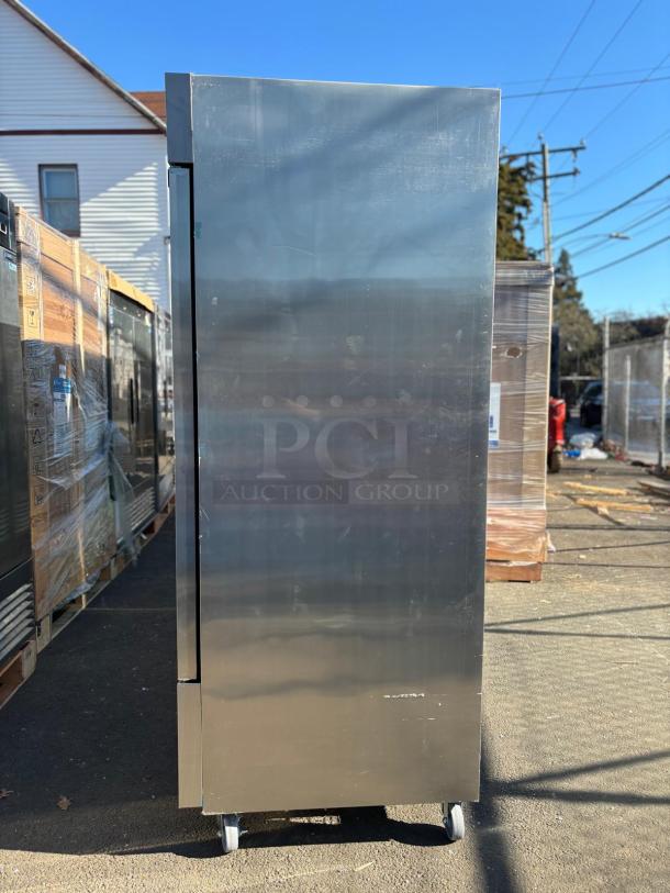 BRAND NEW SCRATCH & DENT DUKERS COMMERCIAL REACH IN FREEZER - Image 2 of 6