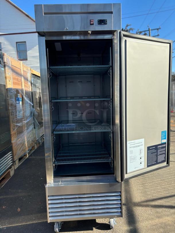 BRAND NEW SCRATCH & DENT DUKERS COMMERCIAL REACH IN FREEZER - Image 5 of 6