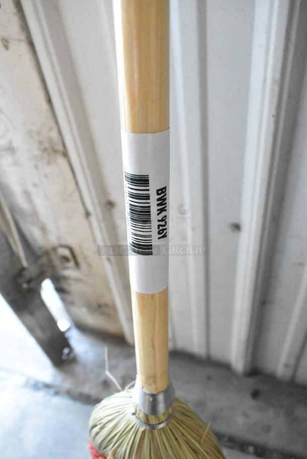 Box of 12 BRAND NEW SCRATCH AND DENT! BWK926Y Parlor Broom, Yucca/Corn Fiber Bristles, 56", Wood Handle, PK12. - Image 4 of 5