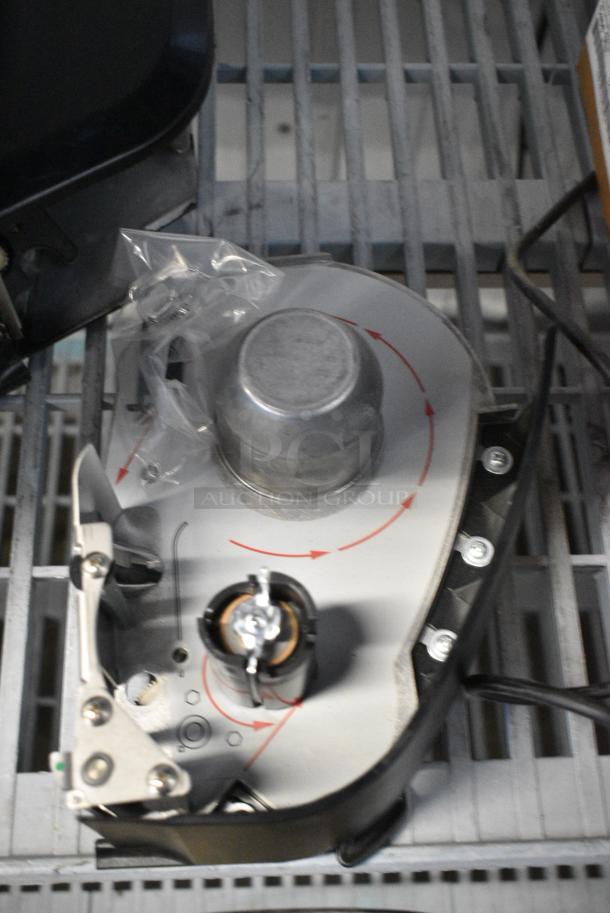 BRAND NEW SCRATCH AND DENT! Hobart HTi Stainless Steel Commercial Countertop Scale. 120/208-240 Volts, 1 Phase. - Image 5 of 7