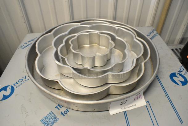 14 Various Metal Baking Pans. 14 Times Your Bid! - Image 1 of 6