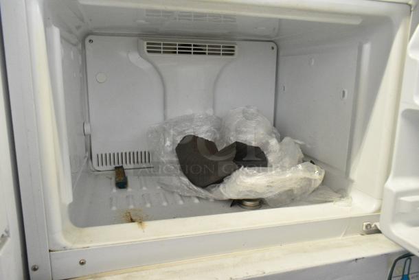 General Electric GE STS16ABSARWW Metal Cooler w/ Freezer. 115 Volts, 1 Phase. Tested and Working! - Image 2 of 6