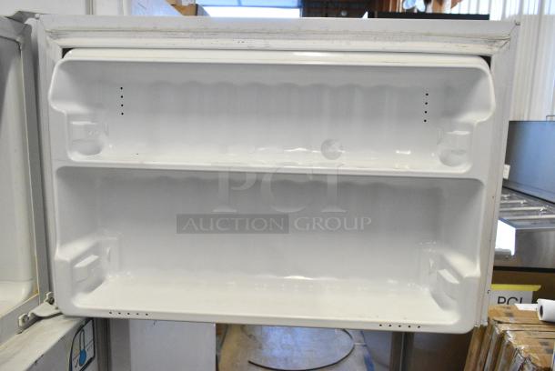 General Electric GE STS16ABSARWW Metal Cooler w/ Freezer. 115 Volts, 1 Phase. Tested and Working! - Image 3 of 6
