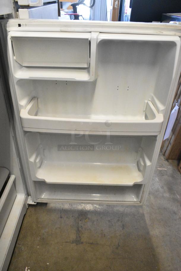General Electric GE STS16ABSARWW Metal Cooler w/ Freezer. 115 Volts, 1 Phase. Tested and Working! - Image 5 of 6