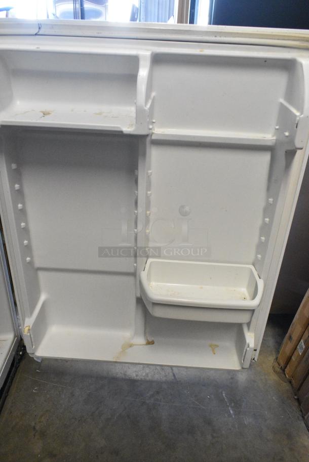 Maytag M1TXEGMYW01 Metal Cooler w/ Freezer. 115 Volts, 1 Phase. Tested and Working! - Image 6 of 7