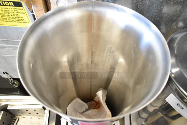 BRAND NEW SCRATCH AND DENT! AvaMix 92866TB Stainless Steel 6.6 Gallon Heavy-Duty Tilting Blender. 110 Volts, 1 Phase. Tested and Working! - Image 3 of 5