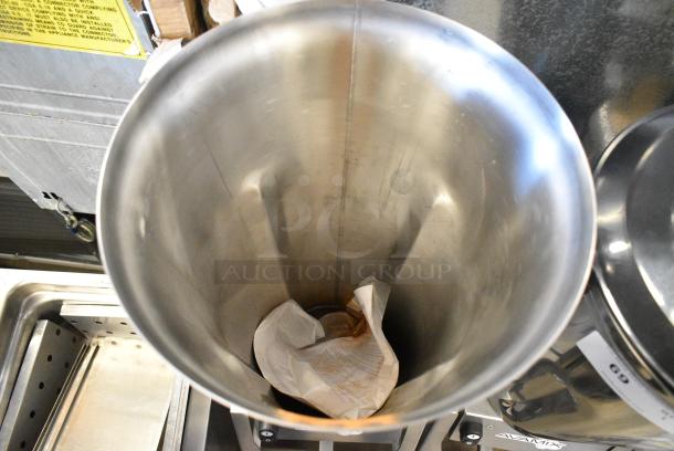 BRAND NEW SCRATCH AND DENT! AvaMix 92866TB Stainless Steel 6.6 Gallon Heavy-Duty Tilting Blender. 110 Volts, 1 Phase. Tested and Working! - Image 4 of 5
