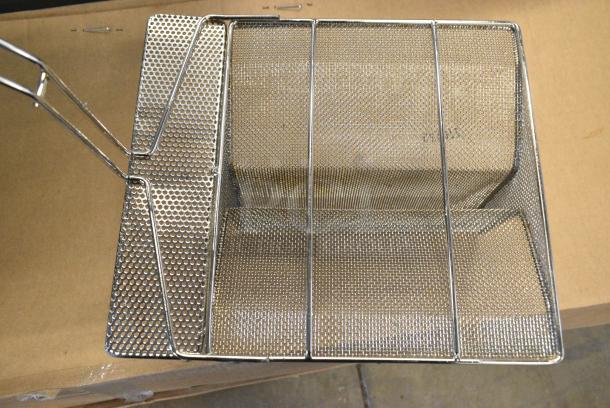 BRAND NEW SCRATCH AND DENT! Metal Fry Basket. - Image 3 of 4