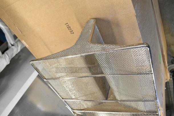 BRAND NEW SCRATCH AND DENT! Metal Fry Basket. - Image 4 of 4