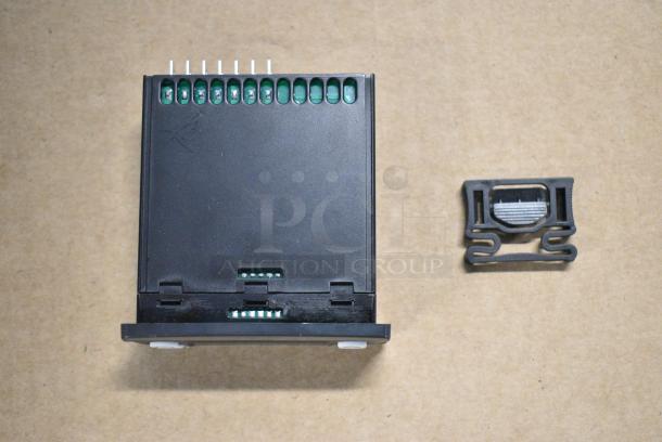 3 BRAND NEW SCRATCH AND DENT! Items Including 185502S512D02 Beverage-Air 502S512D-02 Temperature Controller, 901961330 Vulcan 00-961330 Sabaf Thermostat, HP100335 Cleveland 100335 Svc Cvr Ass'Y Handhole Plate. 3 Times Your Bid! - Image 3 of 13
