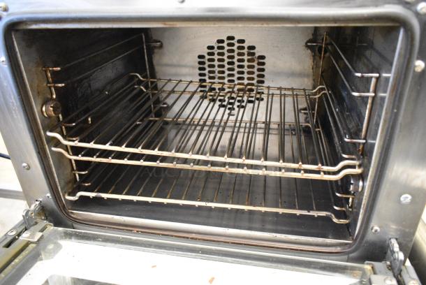 Cadco Unox Roberta XAF003 Stainless Steel Commercial Countertop Electric Powered Convection Oven. 120 Volts, 1 Phase. Tested and Does Not Power On - Image 4 of 6
