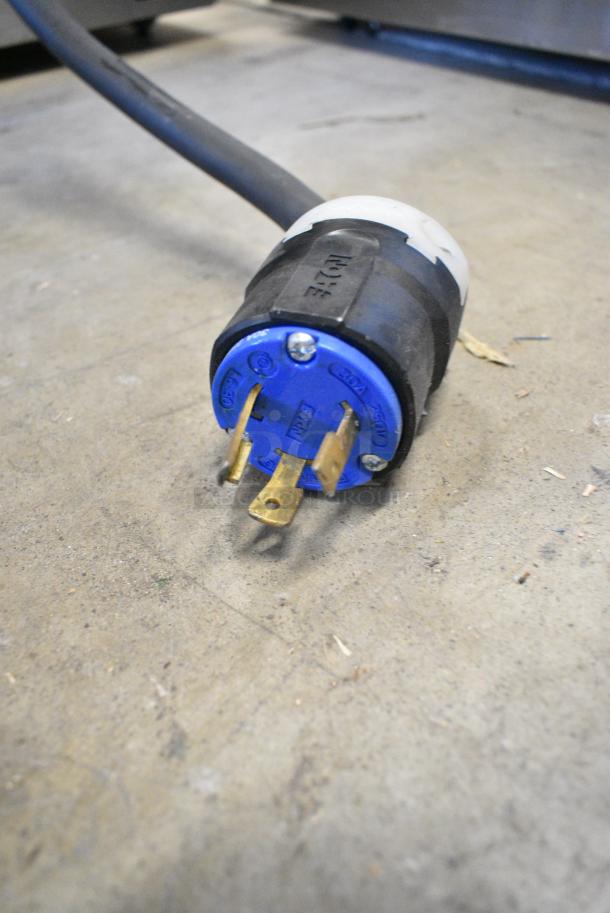 Crown Verity CV3WHS Stainless Steel Commercial Electric Powered Steam Table. 240 Volts, 3 Phase. - Image 3 of 4