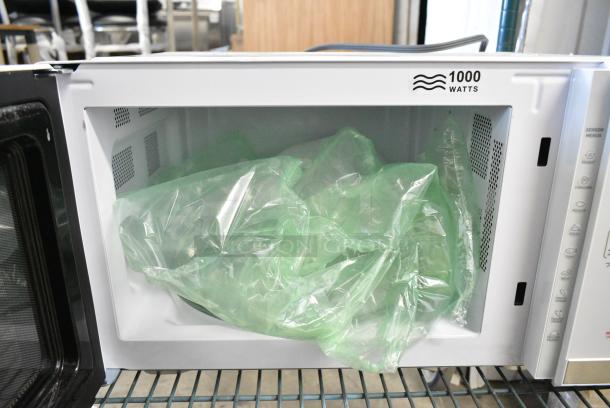 Hamilton Beach HB61W100027880 Countertop Microwave Oven w/ Plate. 120 Volts, 1 Phase. - Image 4 of 6