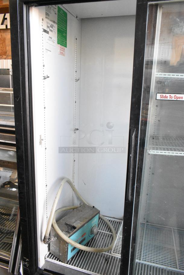 True GDM-37 Metal Commercial 2 Door Reach In Cooler Merchandiser w/ Poly Coated Racks. 115 Volts, 1 Phase. Tested and Working! - Image 3 of 6