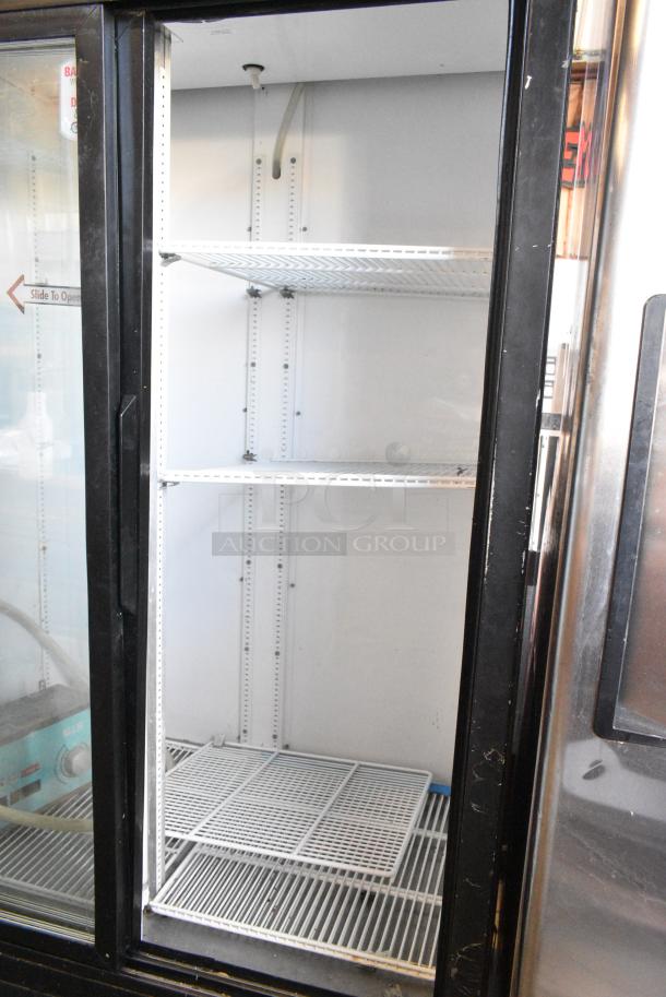 True GDM-37 Metal Commercial 2 Door Reach In Cooler Merchandiser w/ Poly Coated Racks. 115 Volts, 1 Phase. Tested and Working! - Image 5 of 6