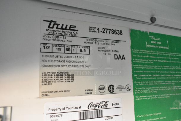 True GDM-37 Metal Commercial 2 Door Reach In Cooler Merchandiser w/ Poly Coated Racks. 115 Volts, 1 Phase. Tested and Working! - Image 6 of 6
