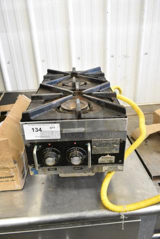 Star 602 Stainless Steel Commercial Countertop Natural Gas Powered 2 Burner Range. 12,000 BTU.