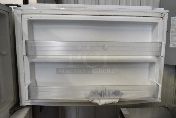 Whirlpool WRT511SZDW00 Metal Cooler w/ Freezer. 115 Volts, 1 Phase. Tested and Working! - Image 3 of 6