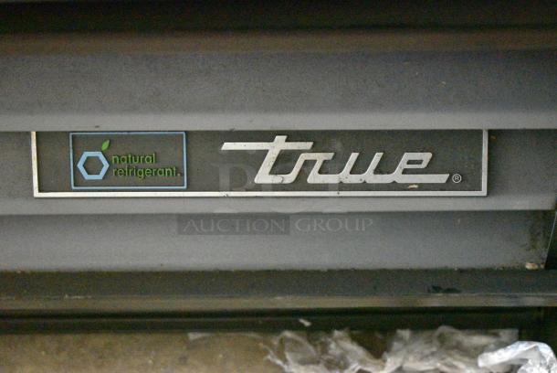 2016 True GDM-12-HC-LD Metal Commercial Single Door Reach In Cooler Merchandiser w/ Poly Coated Racks. 115 Volts, 1 Phase. Tested and Powers On But Does Not Get Cold - Image 2 of 4