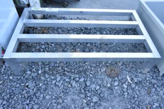 BRAND NEW SCRATCH AND DENT! Regency 600DUN2036 36" x 20" x 8" Aluminum Dunnage Rack - 1630 lb. Capacity
