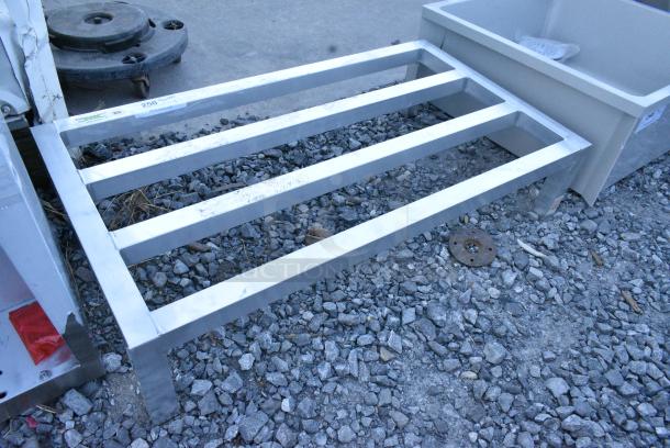 BRAND NEW SCRATCH AND DENT! Regency 600DUN2036 36" x 20" x 8" Aluminum Dunnage Rack - 1630 lb. Capacity - Image 2 of 3