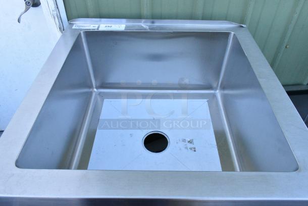 BRAND NEW SCRATCH AND DENT! Steelton 522MS242412 24" x 24" x 12" 16 Gauge 304 Stainless Steel One Compartment Floor Mop Sink - Image 3 of 4
