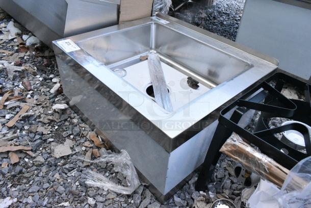 BRAND NEW SCRATCH AND DENT! Regency 600SM16206 25" 16 Gauge Stainless Steel One Compartment Floor Mop Sink - 20" x 16" x 6" Bowl - Image 2 of 4
