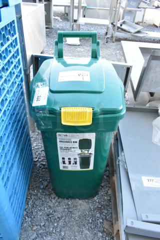 BRAND NEW SCRATCH AND DENT! 9912613GN Toter 2613-SL-G100 Organics 13 Gallon Green Curbside Rectangular Trash Can with Lid