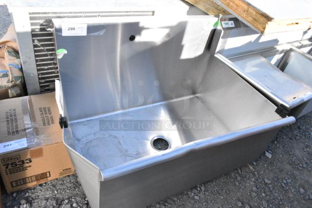 BRAND NEW SCRATCH AND DENT! Stainless Steel Single Bay Sink. No Legs. - Image 1 of 2