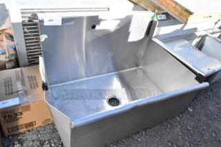 BRAND NEW SCRATCH AND DENT! Stainless Steel Single Bay Sink. No Legs. - Item #1155266