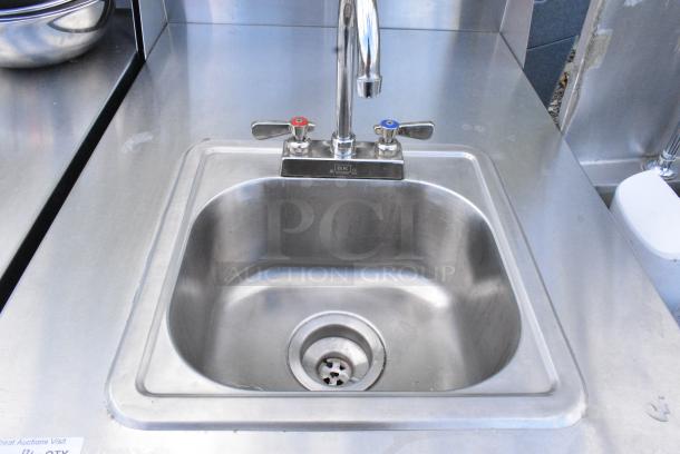QualServ Stainless Steel Single Bay Portable Sink on Commercial Casters. - Image 2 of 4