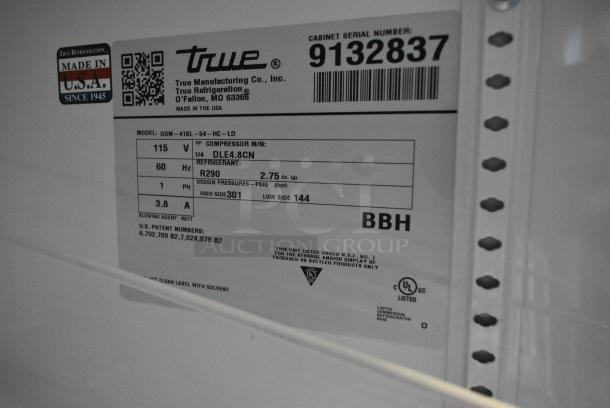 2017 True GDM-41SL-54-HC-LD Metal Commercial 2 Door Reach In Cooler Merchandiser w/ Poly Coated Racks. 115 Volts, 1 Phase. Tested and Working! - Image 5 of 5