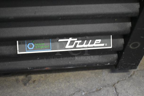 2019 True GDM-26-HC Metal Commercial Single Door Reach In Cooler Merchandiser w/ Poly Coated Racks. 115 Volts, 1 Phase. Tested and Powers On But Does Not Get Cold; Appears To Need More Freon - Image 2 of 4
