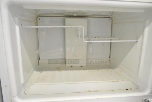 General Electric GE STS15ABMDRWW Metal Cooler w/ Freezer. 115 Volts, 1 Phase. Tested and Working! - Image 3 of 7
