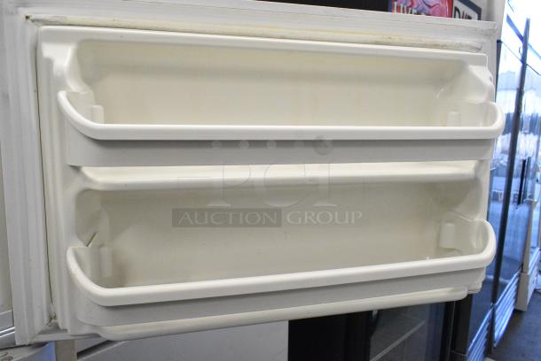 Frigidaire Metal Cooler w/ Freezer. 115 Volts, 1 Phase. Tested and Working! - Image 4 of 7