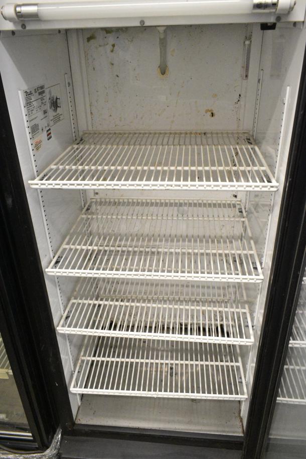 True GDM-12 Stainless Steel Commercial Single Door Reach In Cooler Merchandiser w/ Poly Coated Racks. 115 Volts, 1 Phase. Tested and Working! - Image 4 of 5