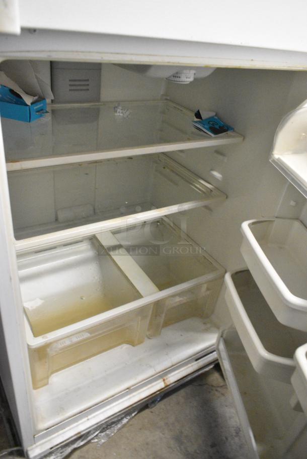 Maytag M1TXEGMYW00 Cooler w/ Freezer. 115 Volts, 1 Phase. Tested and Powers On But Does Not Get Cold - Image 5 of 7