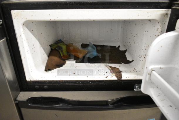 Danby DCRM31BSLDD Mini Cooler w/ Freezer. 115 Volts, 1 Phase. Tested and Powers On But Does Not Get Cold - Image 3 of 7