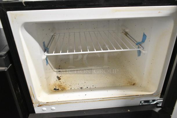 Magic Chef HMDR45PS Cooler w/ Freezer. 115 Volts, 1 Phase. Tested and Powers On But Does Not Get Cold - Image 4 of 7