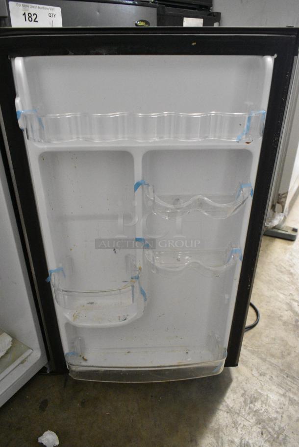 Magic Chef HMDR45PS Cooler w/ Freezer. 115 Volts, 1 Phase. Tested and Powers On But Does Not Get Cold - Image 6 of 7