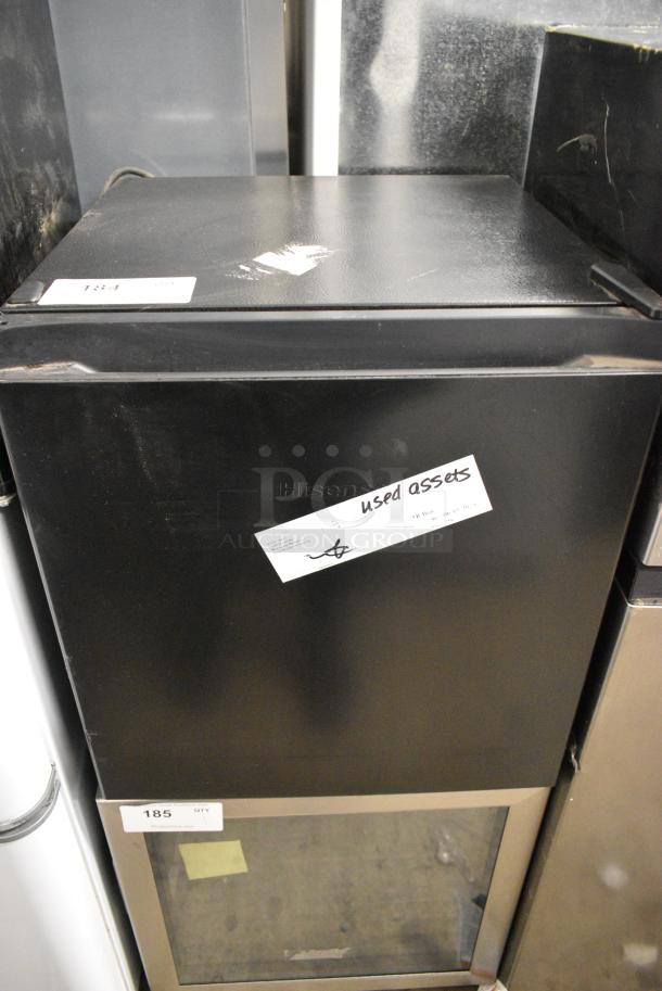 Hisense WMS017M6XBE Mini Cooler. 115 Volts, 1 Phase. Tested and Working! - Image 1 of 5