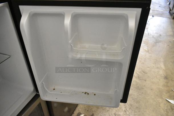 Hisense WMS017M6XBE Mini Cooler. 115 Volts, 1 Phase. Tested and Working! - Image 3 of 5